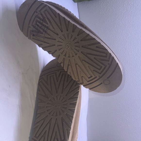 Used Platform UGG Women's Tan Slippers size 8 - Picture 5 of 5